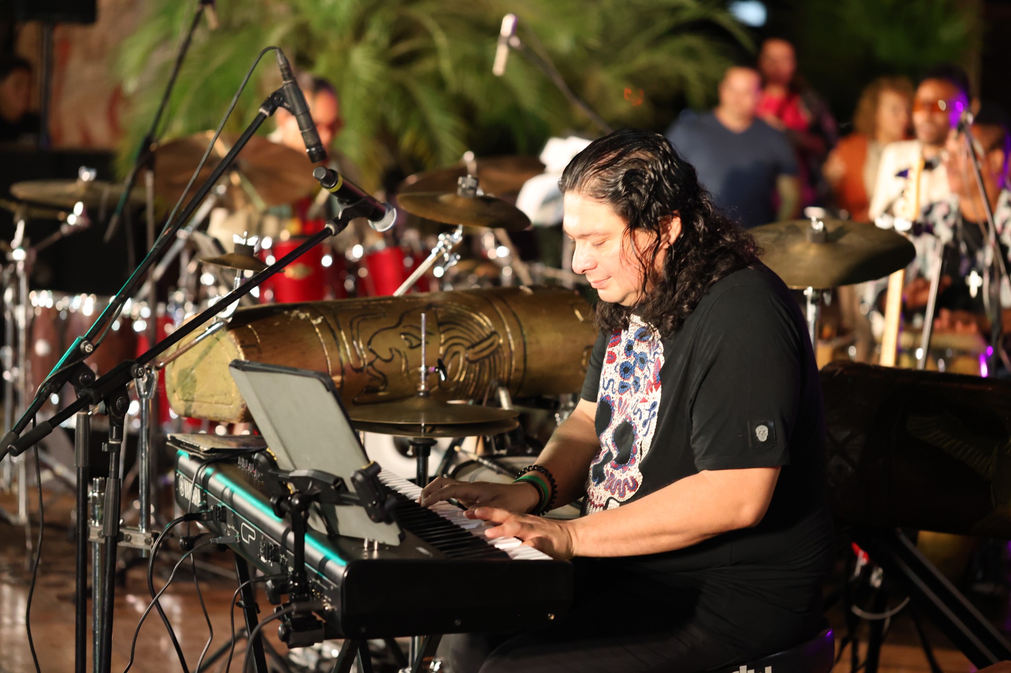 Cris Alcocer on stage
